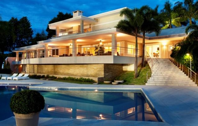 Um projeto de casa grande e imponente Um projeto de casa grande e imponente