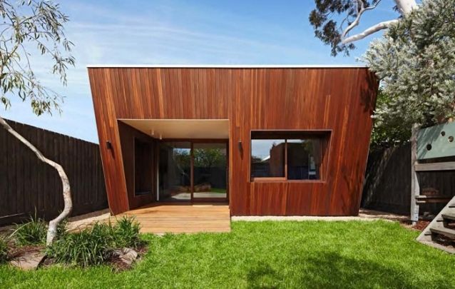 Fachada perpendicular para deixar este projeto de casa ainda mais despojado Fachada perpendicular para deixar este projeto de casa ainda mais despojado