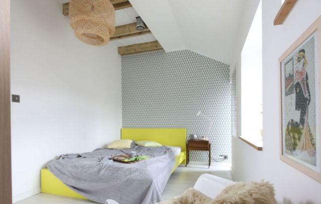 Pequeno quarto feminino com um duo de cores moderno, cinza e amarelo! Pequeno quarto feminino com um duo de cores moderno, cinza e amarelo!
