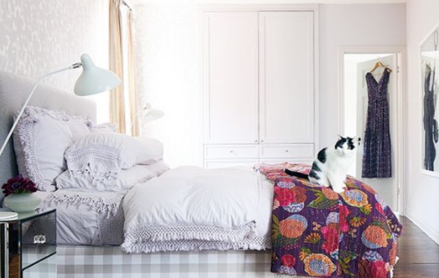 Quarto monocromático em branco Quarto monocromático em branco