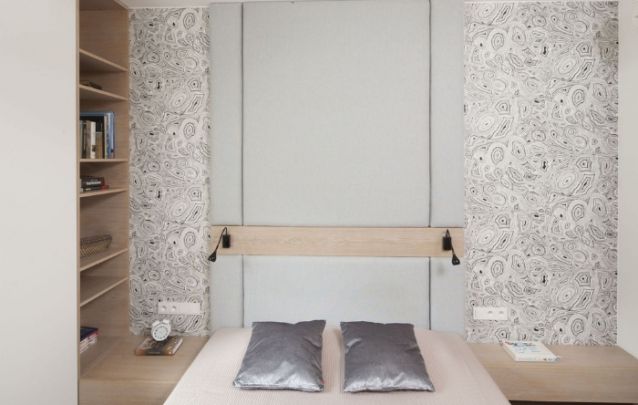 Pequeno quarto planejado de modo a utilizar todo o espaço disponível da melhor maneira Pequeno quarto planejado de modo a utilizar todo o espaço disponível da melhor maneira