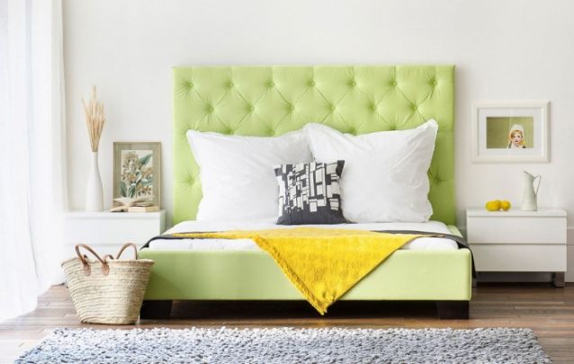 Cama baixa e cabeceira alta, truque de ilusão Cama baixa e cabeceira alta, truque de ilusão
