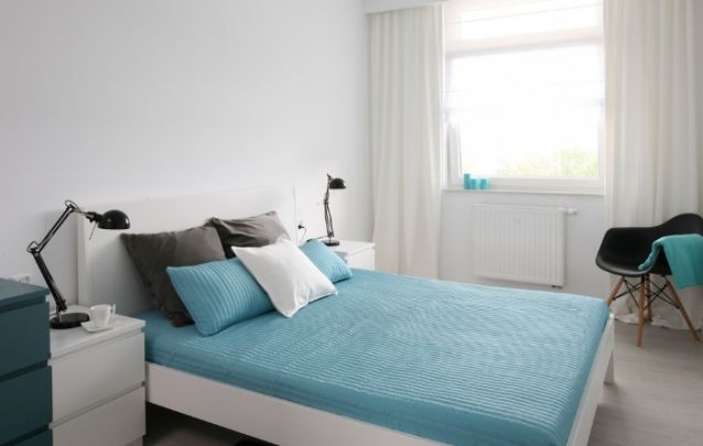 Azul, cinza e branco, uma cartela de cores leves e tranquilizantes para compor o seu quarto Azul, cinza e branco, uma cartela de cores leves e tranquilizantes para compor o seu quarto